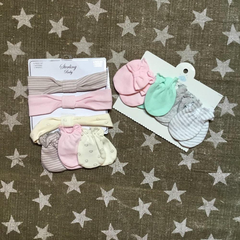 NWT Mitten & Bow Set